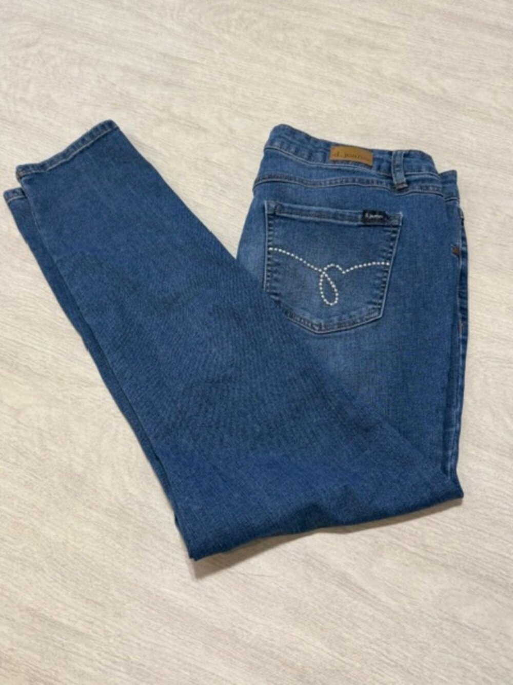 D. Jeans blingy blue denim mid-rise stretchy skinny jeans.